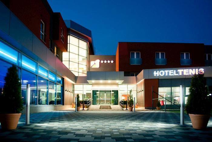 Hotel Tenis Zvolen Ngoại thất bức ảnh