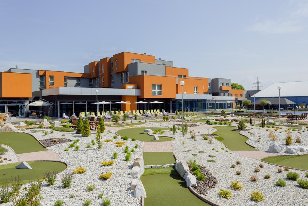 Hotel Tenis Zvolen Ngoại thất bức ảnh